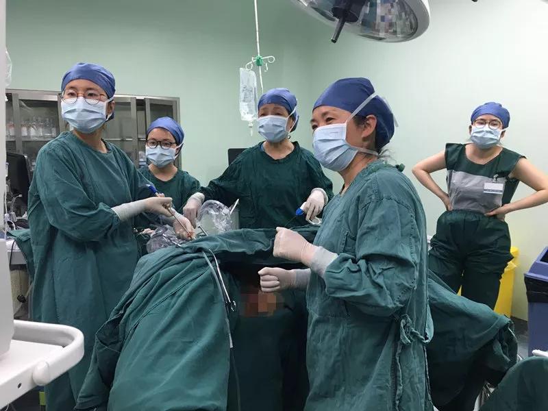 妇产科腹腔镜下burch手术治疗女性压力性尿失禁